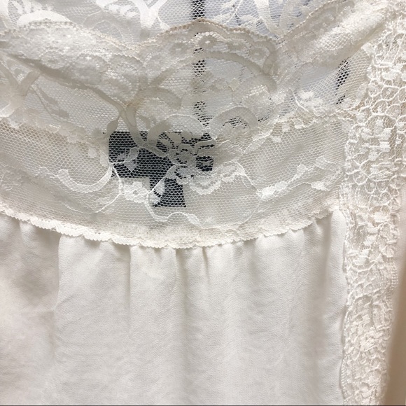 TOPSHOP Lace Crop Top - Picture 2 of 2